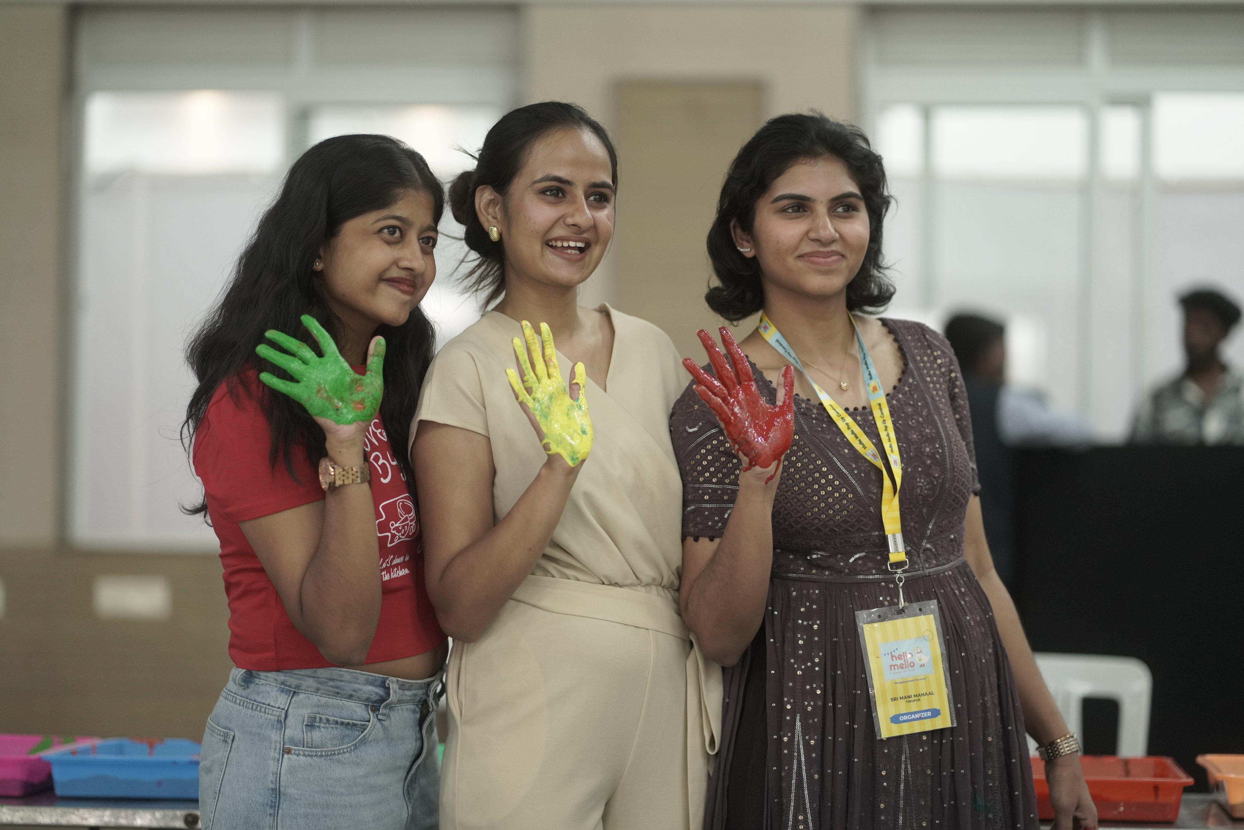 Hello Mello event - joyful shopping experience with families exploring unique products